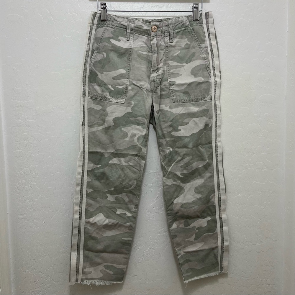 Mother • The Shaker Chop Crop Fray Pant in Desert Camo Print Size 27 - Picture 2 of 7